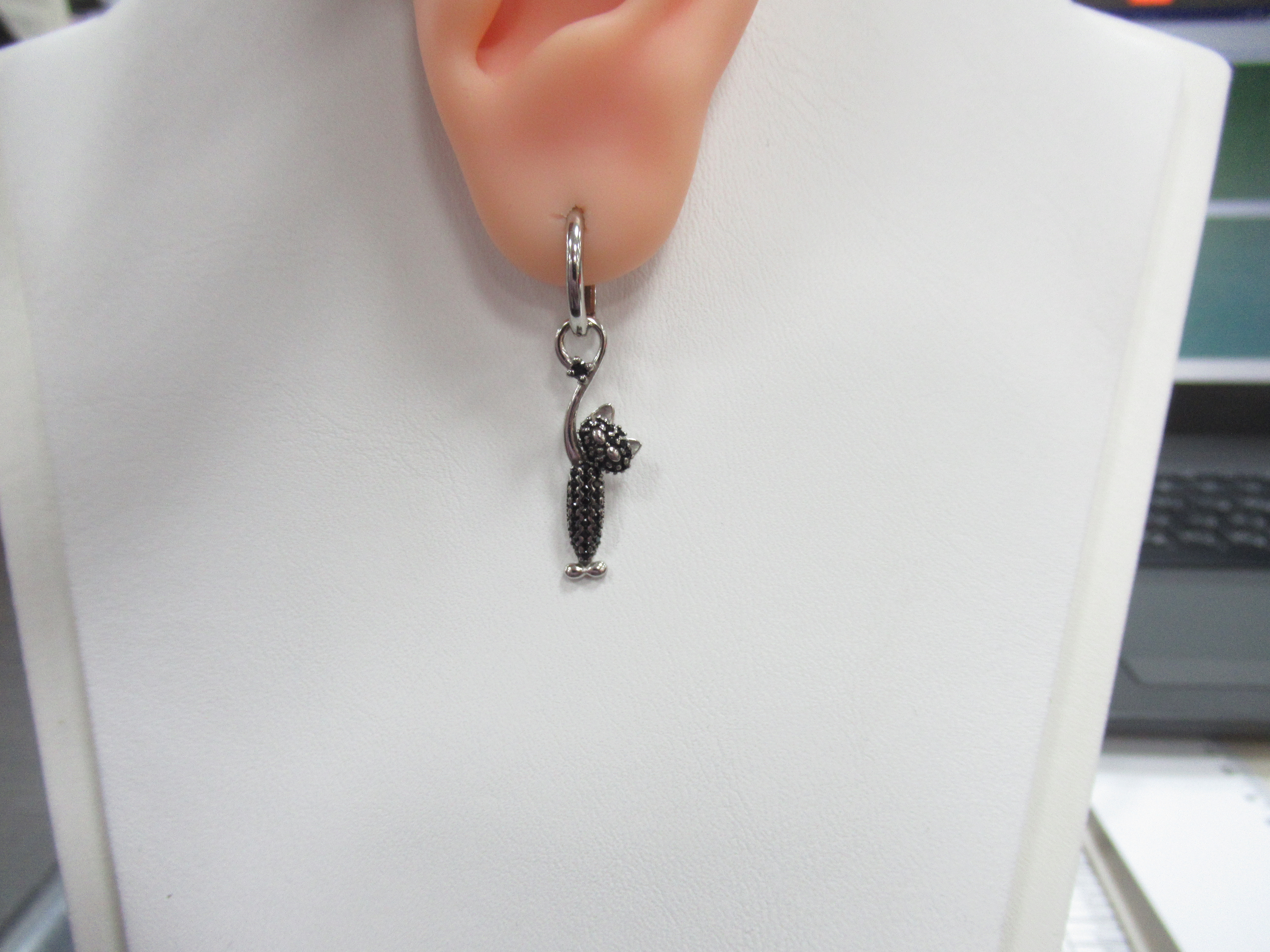 Серебряные серьги-конго со шпинелью "Кошки"